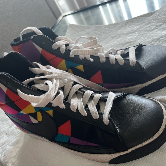 Nike shoes - Picture 1 of 3